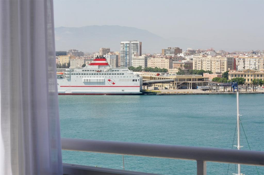 Apartamentos Malagueta Urban Beach Málaga Oda fotoğraf