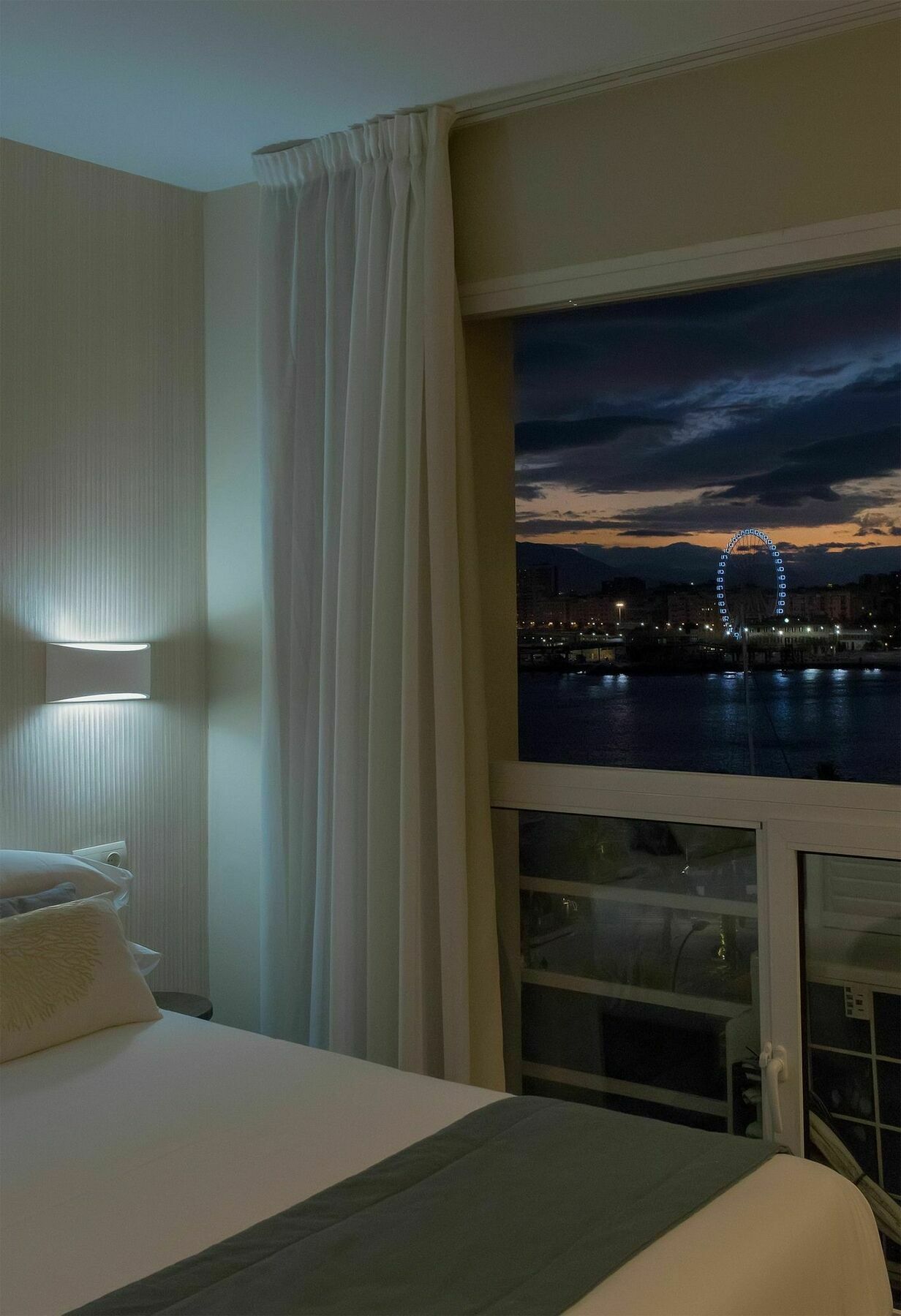 Apartamentos Malagueta Urban Beach Málaga Dış mekan fotoğraf
